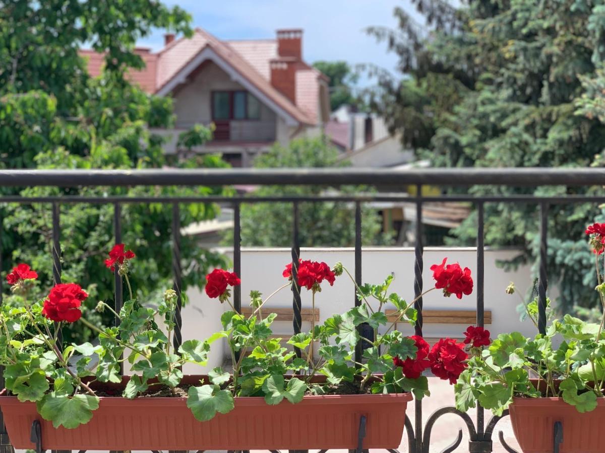 Eduard Hotel Uzhhorod Bagian luar foto