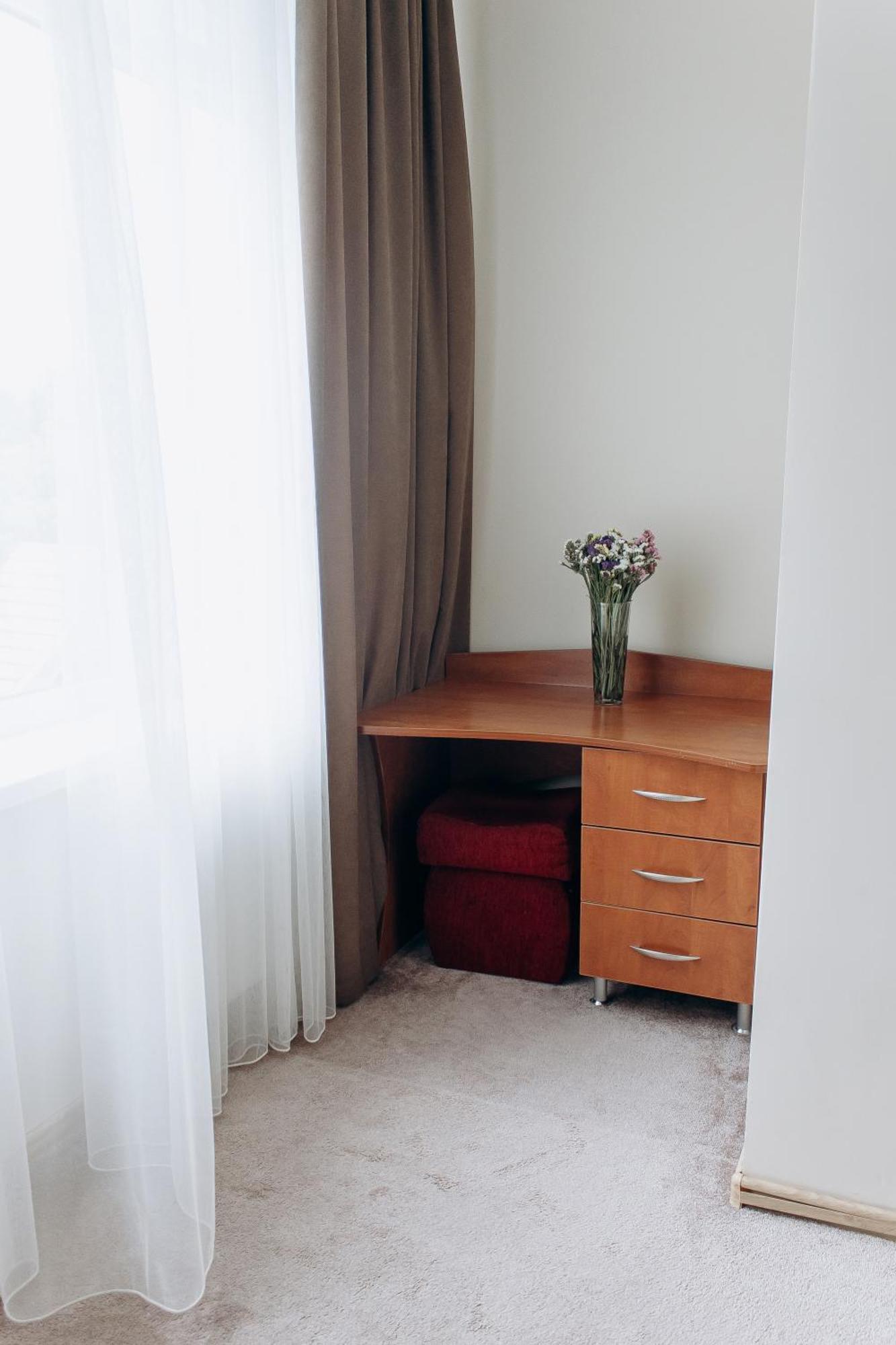 Eduard Hotel Uzhhorod Bagian luar foto
