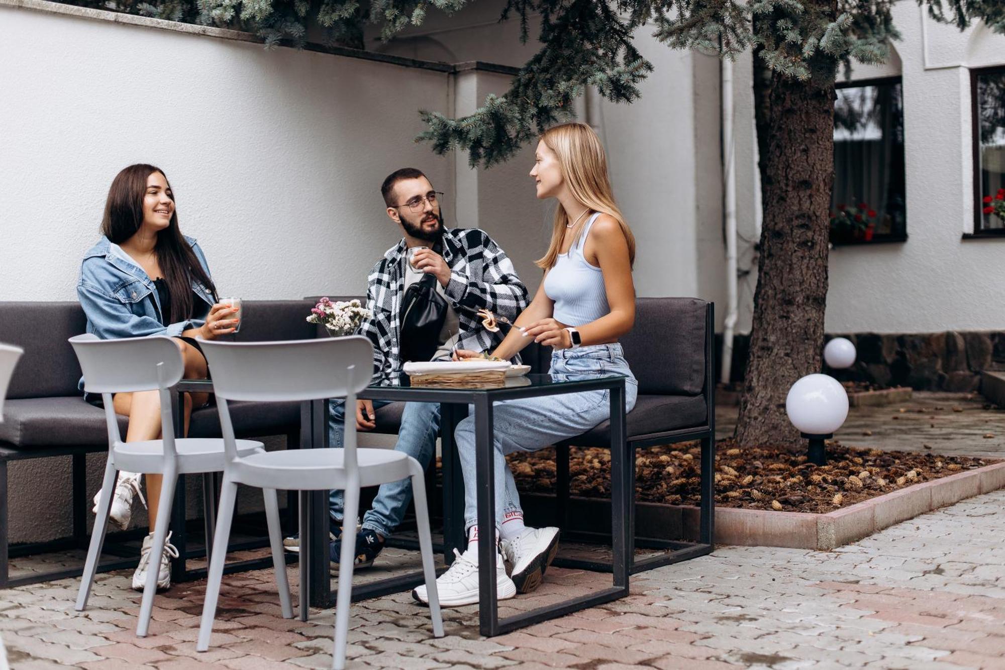 Eduard Hotel Uzhhorod Bagian luar foto