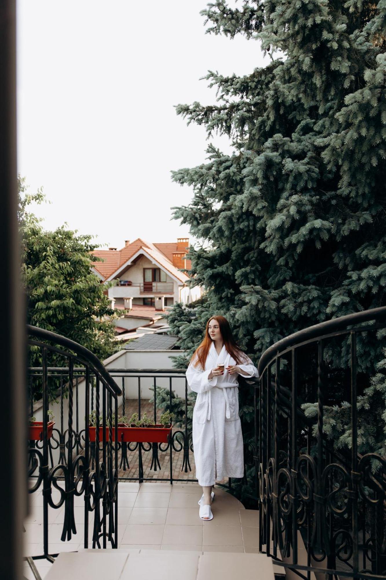 Eduard Hotel Uzhhorod Bagian luar foto