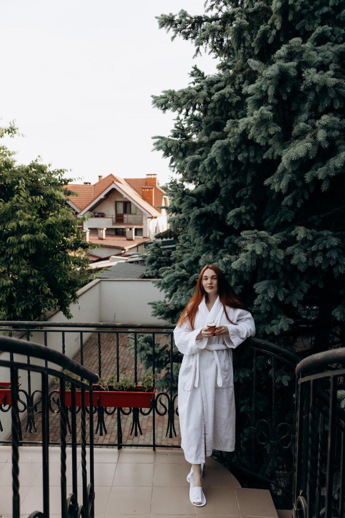 Eduard Hotel Uzhhorod Bagian luar foto