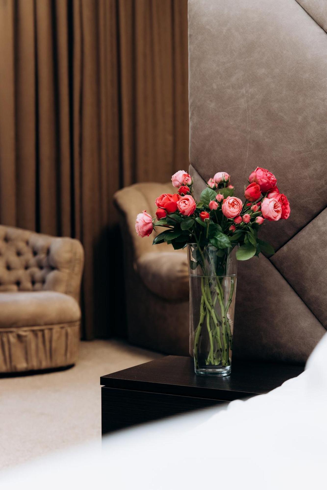 Eduard Hotel Uzhhorod Bagian luar foto